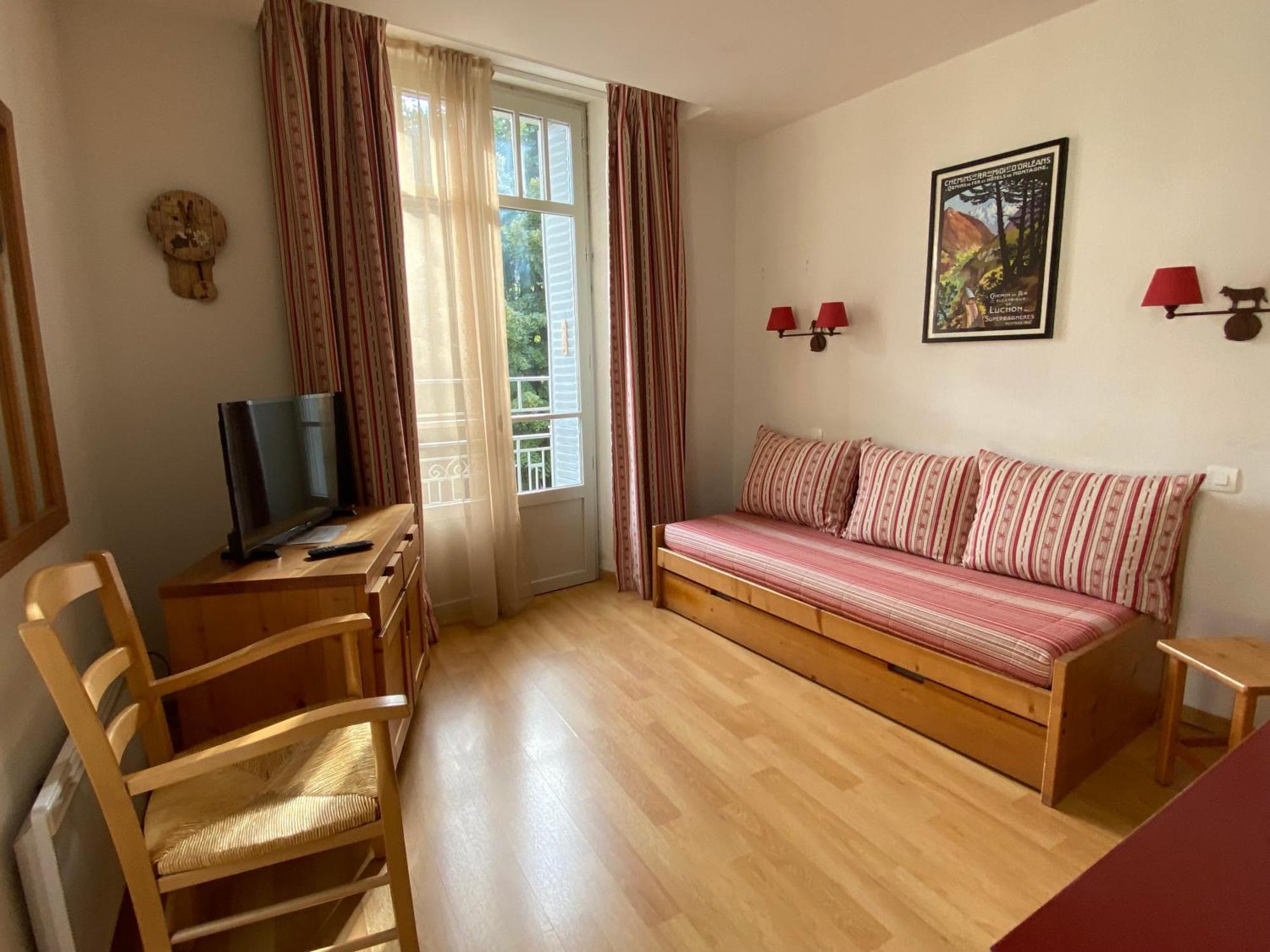 Appartement De Luchon, Résidence Val De Jade, Beau T3 Meublé, Plein Centre, Pour 4 Ou 6 Personnes *
