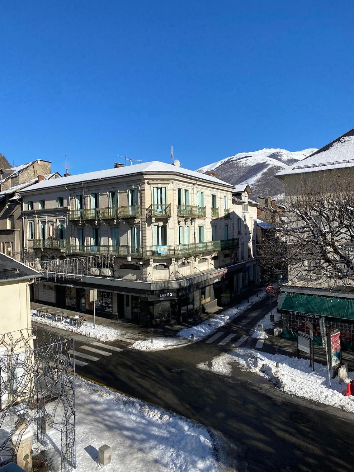 De Luchon, Résidence Val De Jade, Beau T3 Meublé, Plein Centre, Pour 4 Ou 6 Personnes * Bagnères-de-Luchon